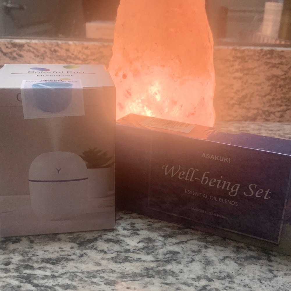 Mini humidifier and Well-being Essential oil Gift Set